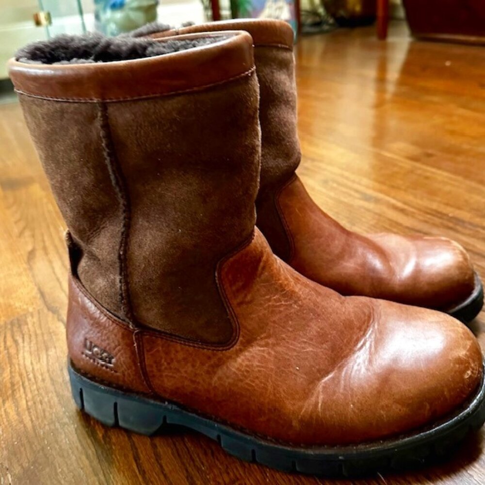 Mens Ugg Boots Size 10 Leather and Suede Sherpa Lined Excellent Condition